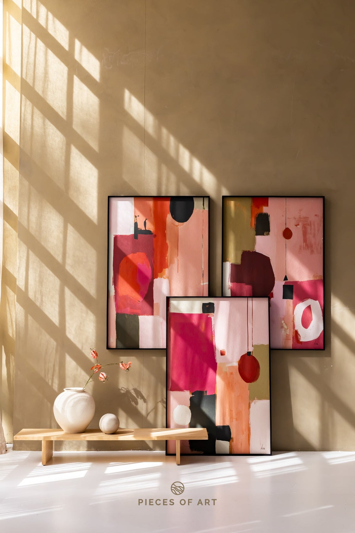 Acoustic wall decor, in a dining room, with noise reduction