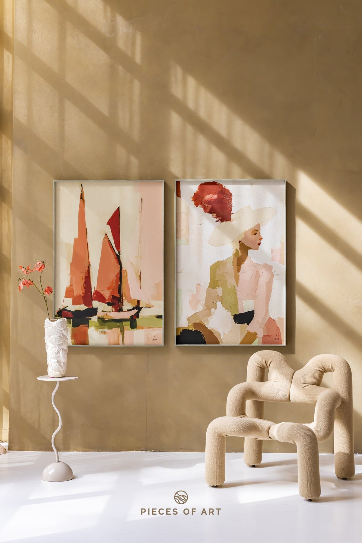 Sound-dampening wall panel, in a hotel, with sound dampening