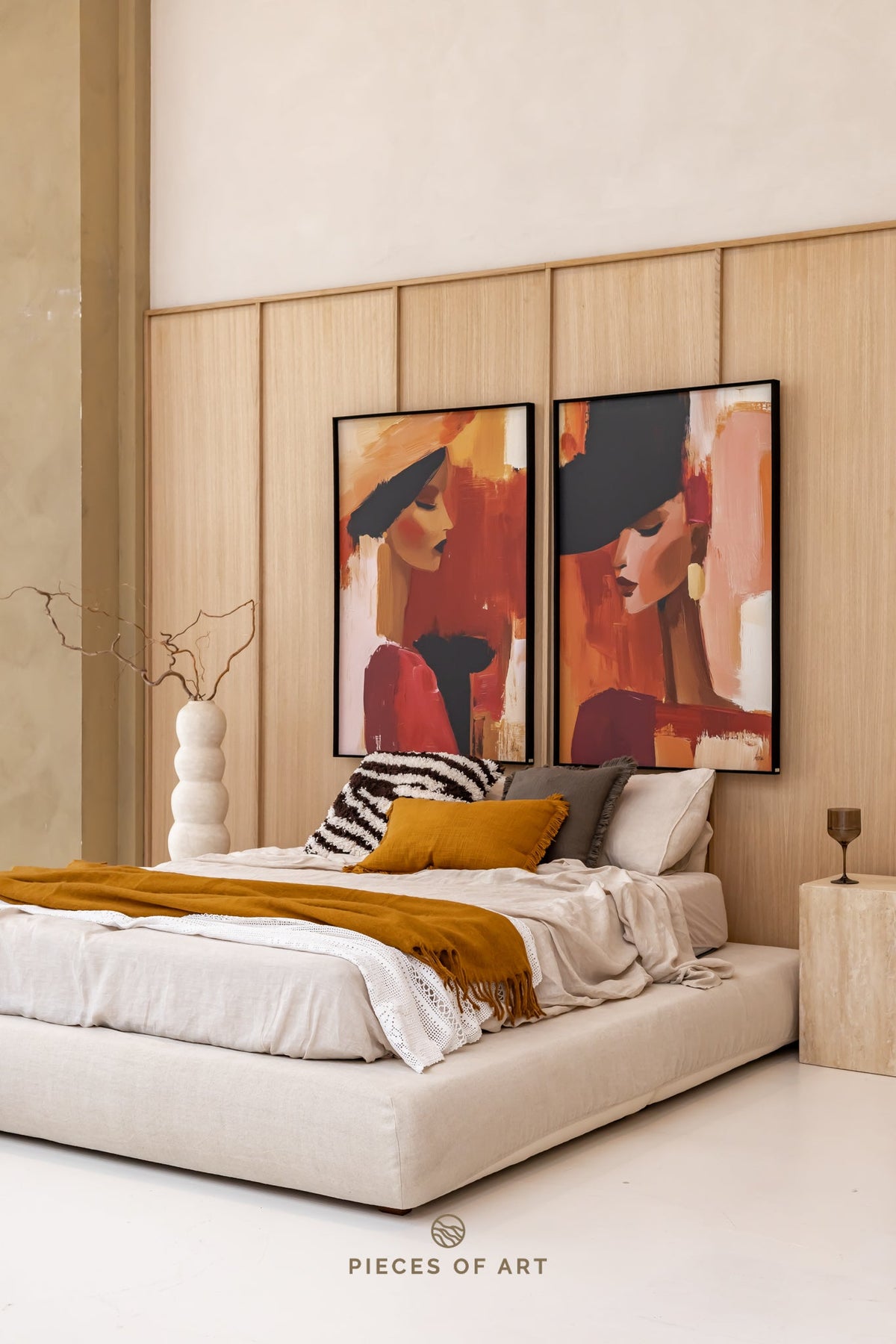 Sound-dampening wall panel, in a hotel, for a calmer room