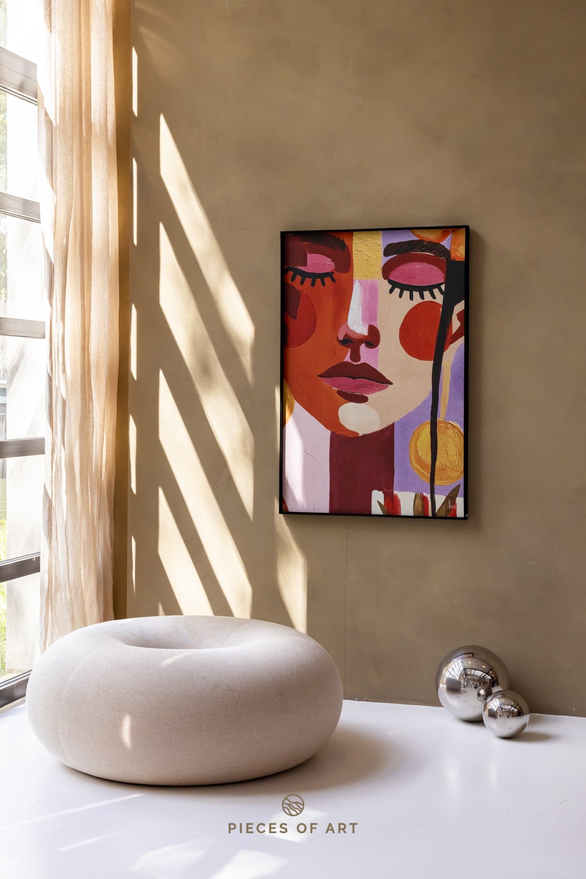 Sound-dampening wall panel, in a bedroom, for a calmer room